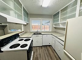 Beautiful Home For Your Comfort  in Louisville, KY (Photo 10 of 12)