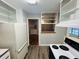 Beautiful Home For Your Comfort  in Louisville, KY (Photo 11 of 12)