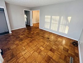 Beautiful Home For Your Comfort  in Louisville, KY (Photo 3 of 12)