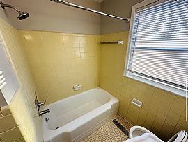 Beautiful Home For Your Comfort  in Louisville, KY (Photo 7 of 12)