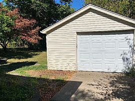 Beautiful Home For Your Comfort  in Lexington, KY (Photo 2 of 12)