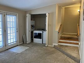 Beautiful Home For Your Comfort  in Lexington, KY (Photo 7 of 12)