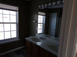 Beautiful Home For Your Comfort  in Louisville, KY (Photo 11 of 12)