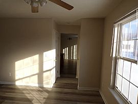 Beautiful Home For Your Comfort  in Louisville, KY (Photo 6 of 12)