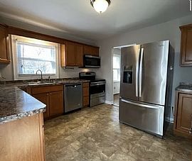 Beautiful Home For Your Comfort  in Lexington, KY (Photo 7 of 12)