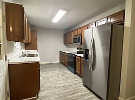 Beautiful Home For Your Comfort  in Shelbyville, KY (Photo 2 of 10)