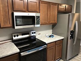 Beautiful Home For Your Comfort  in Shelbyville, KY (Photo 4 of 10)