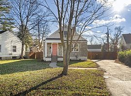 Beautiful Home For Your Comfort  in Saint Matthews, KY