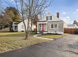 Beautiful Home For Your Comfort  in Saint Matthews, KY (Photo 2 of 12)