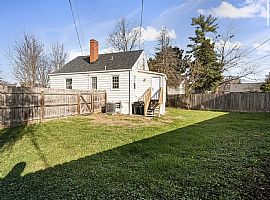 Beautiful Home For Your Comfort  in Saint Matthews, KY (Photo 3 of 12)