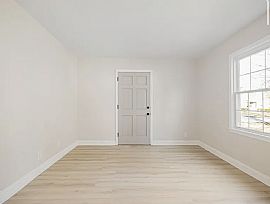 Beautiful Home For Your Comfort  in Saint Matthews, KY (Photo 4 of 12)