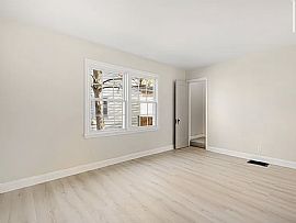 Beautiful Home For Your Comfort  in Saint Matthews, KY (Photo 5 of 12)