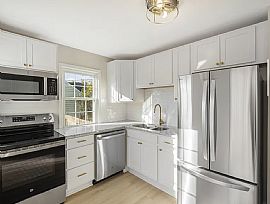 Beautiful Home For Your Comfort  in Saint Matthews, KY (Photo 7 of 12)