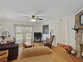 Beautiful Home For Your Comfort  in Dothan, AL (Photo 9 of 12)