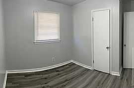 Beautiful Home For Your Comfort  in Mobile, AL (Photo 6 of 11)