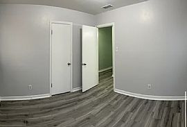 Beautiful Home For Your Comfort  in Mobile, AL (Photo 8 of 11)