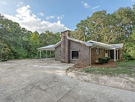 Beautiful Home For Your Comfort  in Enterprise, AL (Photo 2 of 12)