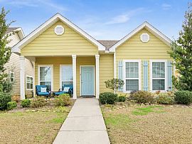 Beautiful Home For Your Comfort  in Fairhope, AL