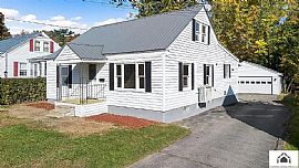 15 Elmhurst St, Waterville, Me 04901 House For Rent in Waterville, ME (Photo 1 of 12)