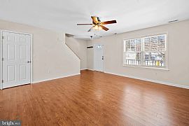 869 Holly Ave, Edgewater, Md 21037 Spacious House For Rent  in Edgewater, MD (Photo 3 of 12)