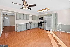 869 Holly Ave, Edgewater, Md 21037 Spacious House For Rent  in Edgewater, MD (Photo 5 of 12)