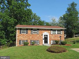 7827 Dellwood Ave, Lanham, Md 20706 in Lanham, MD