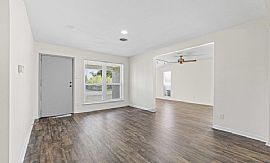 House For Rent.  in Dallas, TX (Photo 2 of 10)