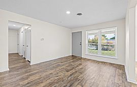 House For Rent.  in Dallas, TX (Photo 3 of 10)