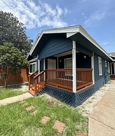 House For Rent  in Houston, TX (Photo 2 of 12)