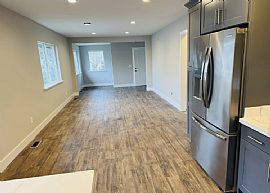 Beautiful Single Family Home  in Seattle, WA (Photo 2 of 9)