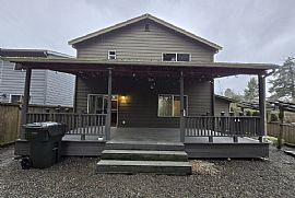 Beautiful Single Family Home  in Kent, WA (Photo 12 of 12)