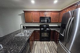 Beautiful Single Family Home  in Kent, WA (Photo 2 of 12)