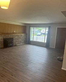 Charming Single Family Home For Rent  in Aberdeen, WA (Photo 2 of 10)