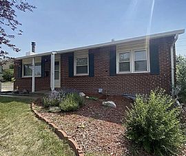 Beautiful Home For Your Comfort  in Cheyenne, WY (Photo 2 of 12)