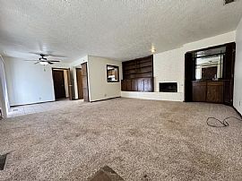  Single Family Home  in Norman, OK (Photo 2 of 11)