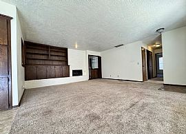  Single Family Home  in Norman, OK (Photo 3 of 11)