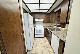  Single Family Home  in Norman, OK (Photo 4 of 11)