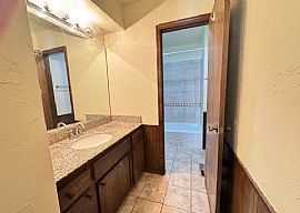  Single Family Home  in Norman, OK (Photo 9 of 11)