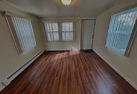 Beautiful Home For Your Comfort  in Jamaica, NY (Photo 4 of 12)