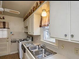 Adorable 3 Bedroom and 1 Bath in Louisville, KY (Photo 4 of 5)