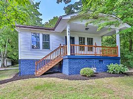 Charming 3-Bedroom Home with Bonus Room and 2-Car Garage For Re in Knoxville, TN