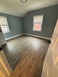 Adorable 3bedrooms and 2bathrooms in Chicago, IL (Photo 2 of 5)