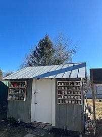 Spacious Room with Covered Parking  in Brevard, NC (Photo 12 of 12)