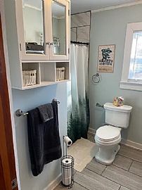 Spacious Room with Covered Parking  in Brevard, NC (Photo 4 of 12)