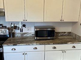 Spacious Room with Covered Parking  in Brevard, NC (Photo 9 of 12)