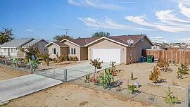 Charming 3-Bedroom, 2-Bathroom Home in California City'S Serene in California City, CA