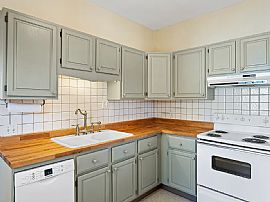  3 Beds   1 Baths  1,416 Sqft 416 E Espanola St, Colorado Sprin in Colorado Springs, CO (Photo 6 of 8)