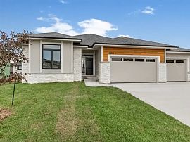  4 Beds   3 Baths  1,749 Sqft 400 Ne Bobcat Dr, Waukee, Ia 5026 in Waukee, IA