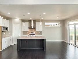  4 Beds   3 Baths  1,749 Sqft 400 Ne Bobcat Dr, Waukee, Ia 5026 in Waukee, IA (Photo 5 of 9)