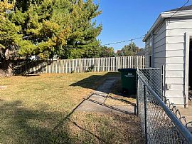  3 Beds   1 Baths  1,221 Sqft 800 11th St, West Des Moines, Ia  in West Des Moines, IA (Photo 2 of 9)